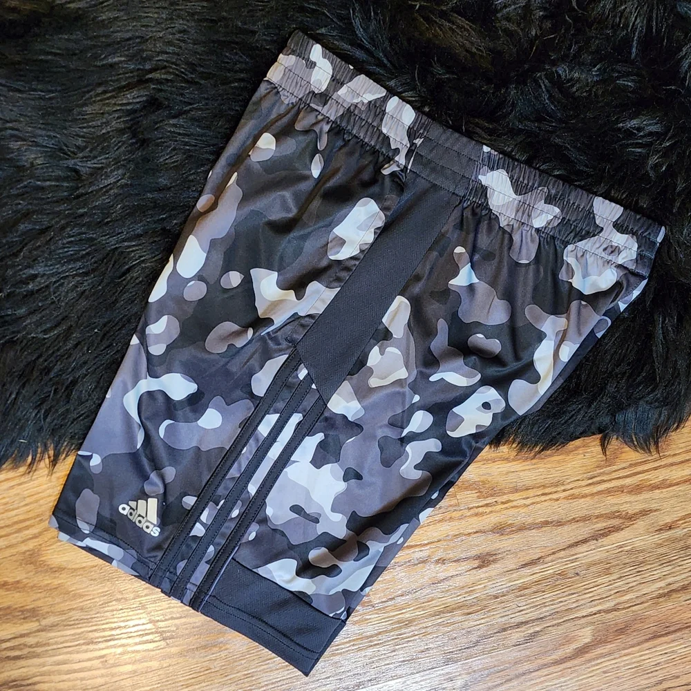 Adidas Boy's Gray And Black Camo Print Shorts Size L